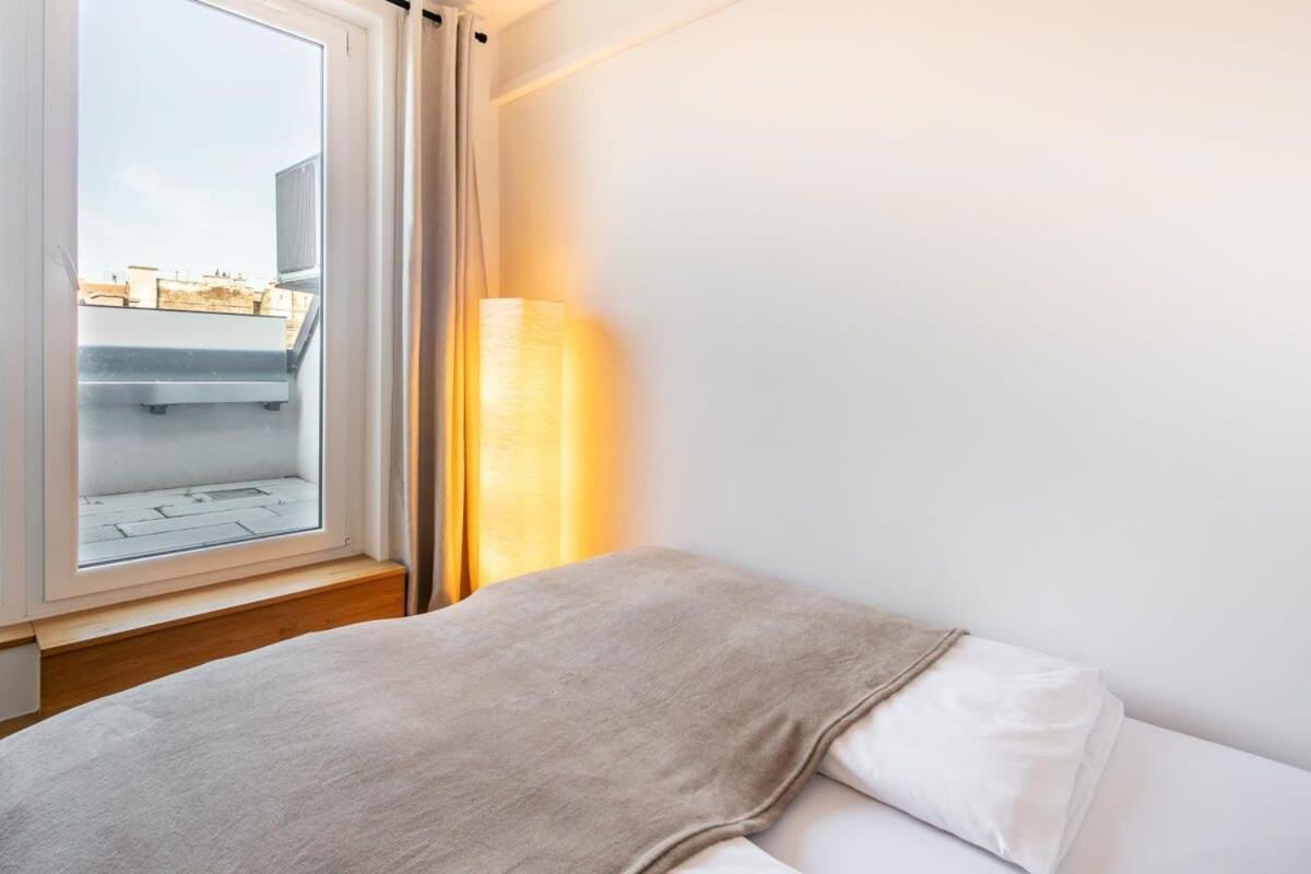 Cute Central Apartment With Balcony Budapest Bagian luar foto