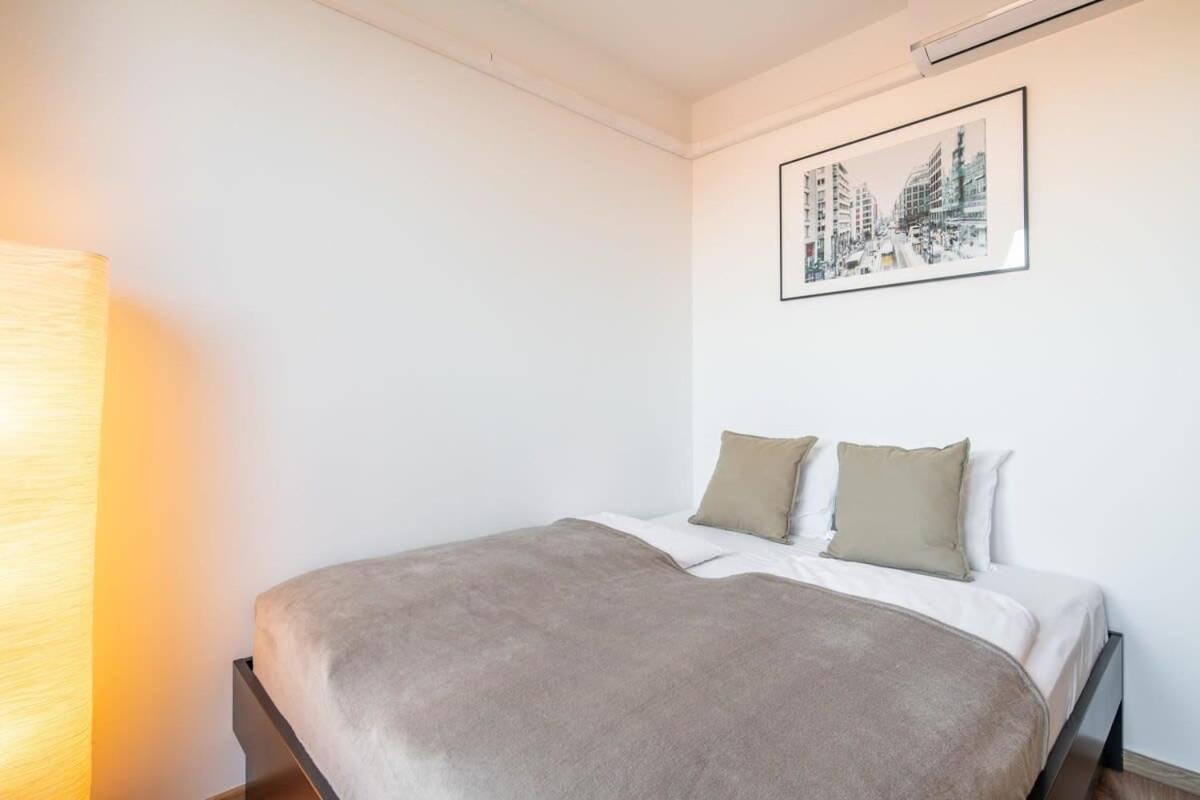 Cute Central Apartment With Balcony Budapest Bagian luar foto