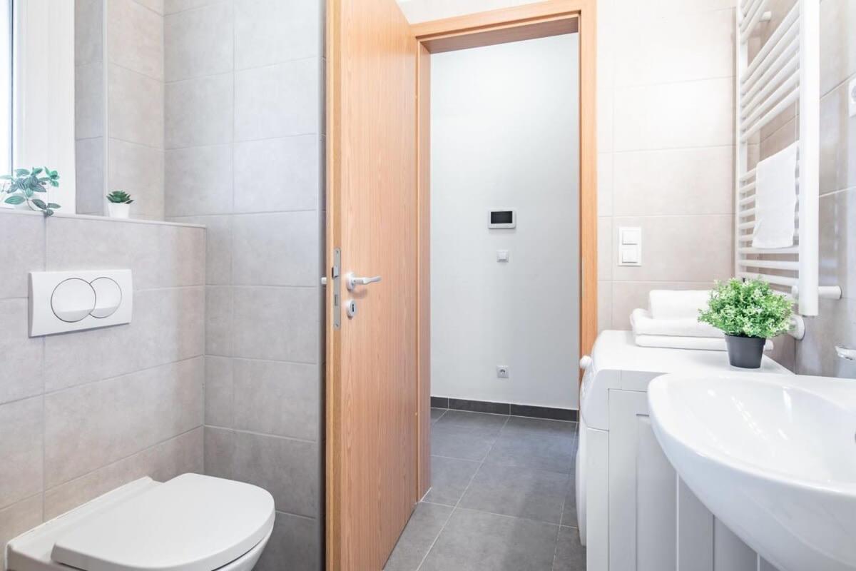 Cute Central Apartment With Balcony Budapest Bagian luar foto