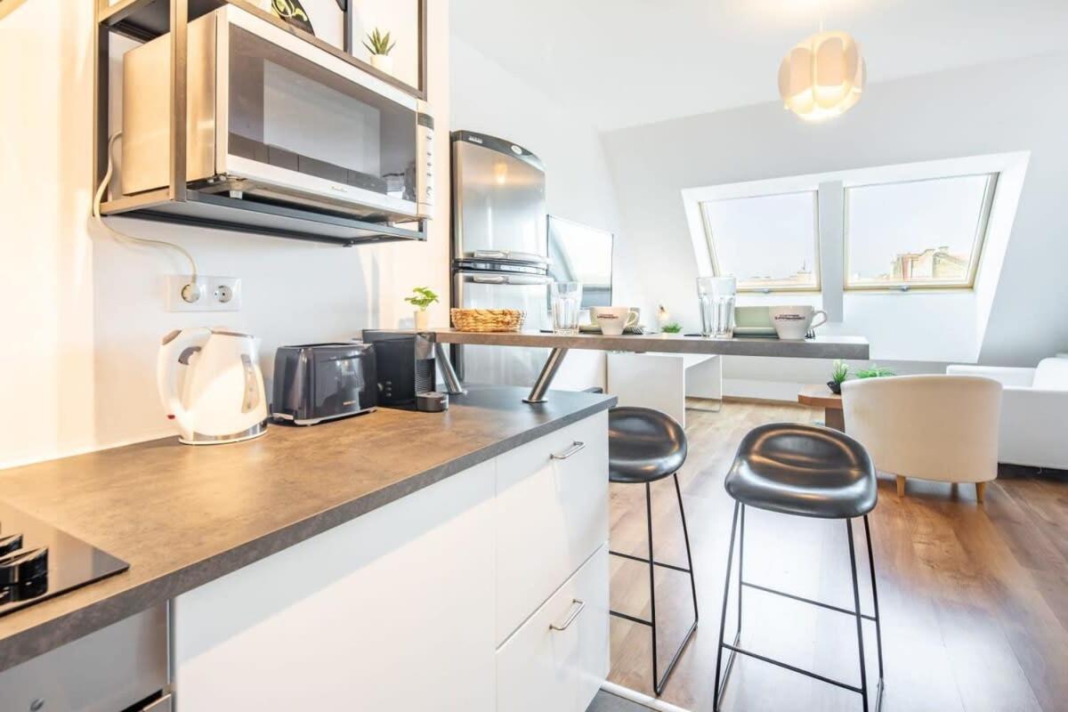 Cute Central Apartment With Balcony Budapest Bagian luar foto