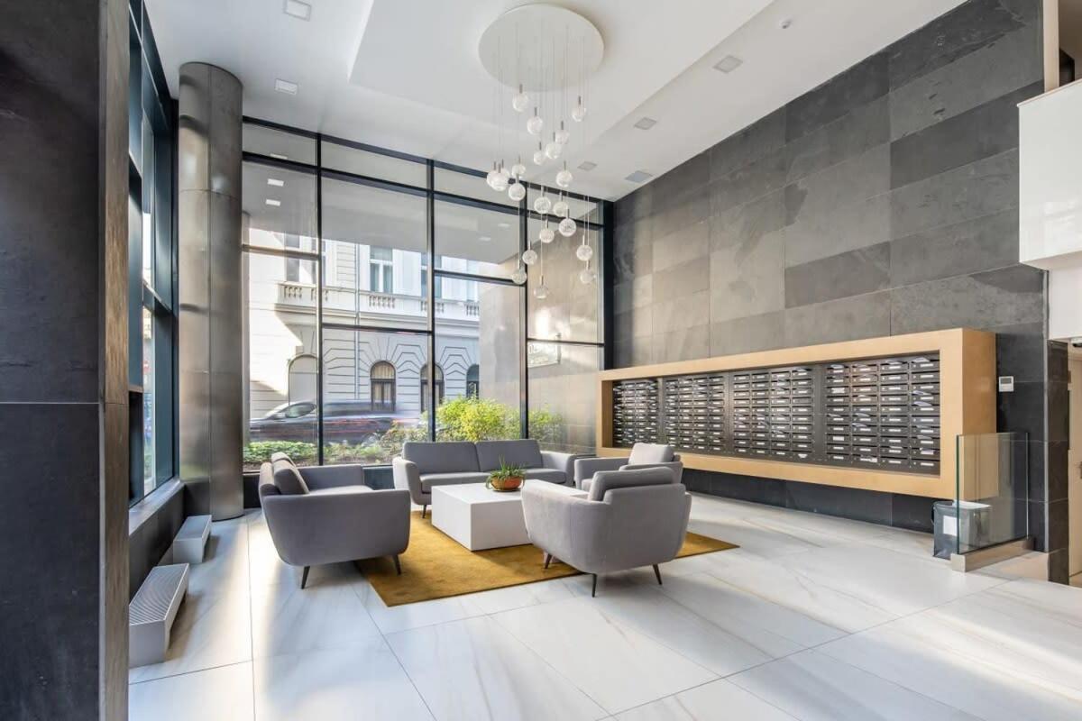 Cute Central Apartment With Balcony Budapest Bagian luar foto