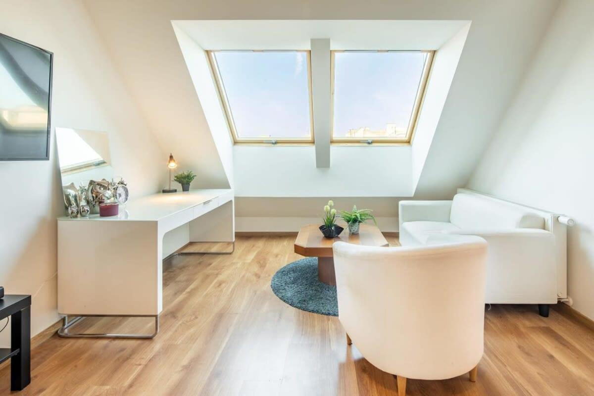 Cute Central Apartment With Balcony Budapest Bagian luar foto