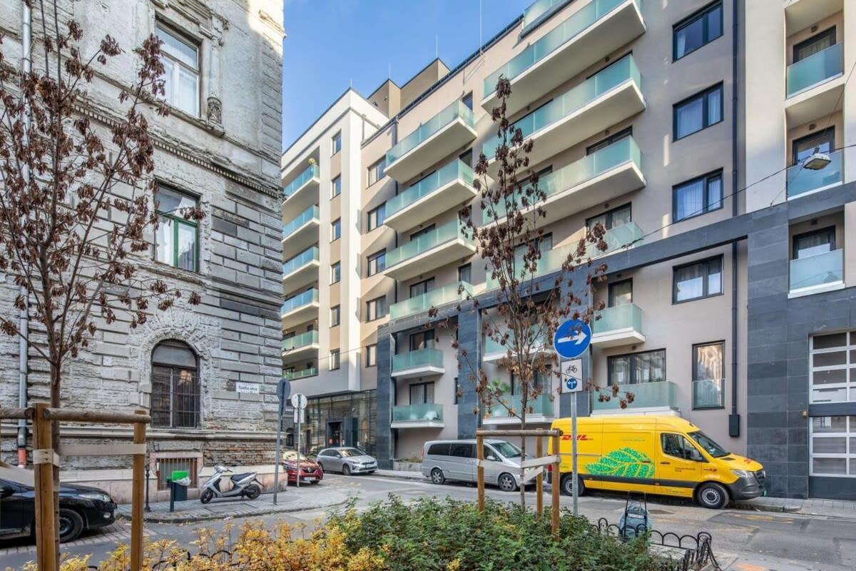 Cute Central Apartment With Balcony Budapest Bagian luar foto